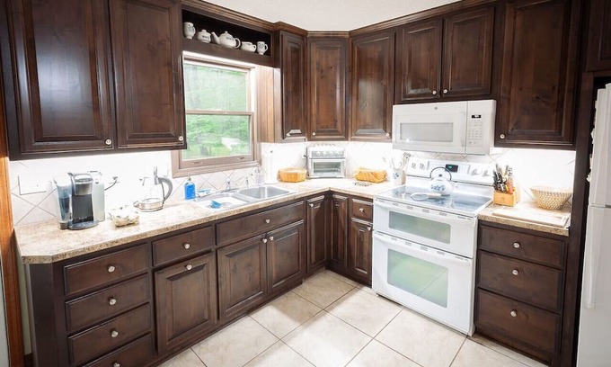 Mountain Rest Haus | “The Happy Place” River front cabin with dock