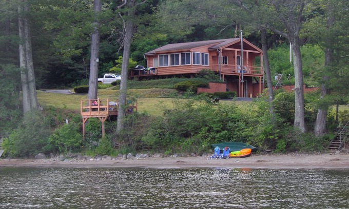 Schroon Lake Kabine | Escape to the Lake and Relax on the Private Beach