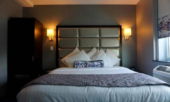 West Bronx Hotel | Umbrella Hotel