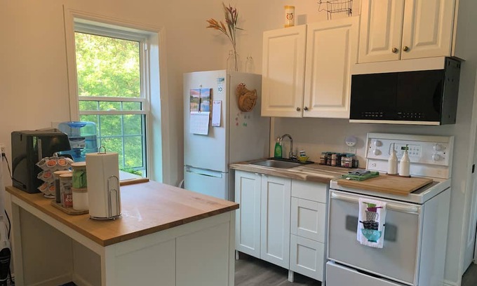 Tweed Wohnung | Bogart House connects to the Trans Canada Trail