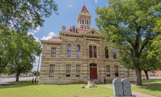 Throckmorton Hütte | Cow Co. Cottages - One Block Away From Downtown Shopping, Dining, & More!