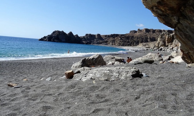 Faistos Haus | Original, Cretan stone house with a view of the enchanting garden
