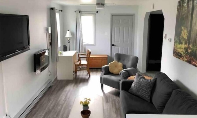 Sioux Lookout Haus | Cozy walk in ready tiny home in the heart of town, walking distance to hospital