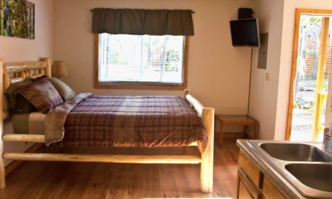 East Glacier Park Kabine | Summit Mountain Lodge and Steakhouse