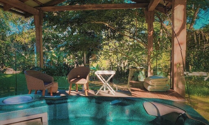 Palm Grove Hütte | RAINFOREST RETREAT, STONE COTTAGE w SPA - WHITSUNDAYS
