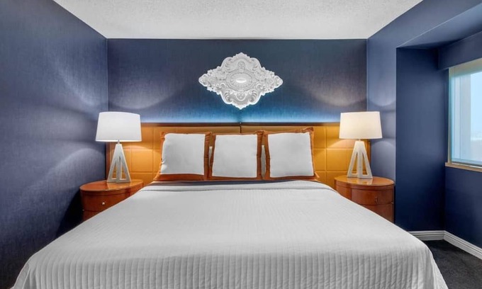 Streeterville Haus | 2 Connecting Suites at a 4.5⭐️ Hotel