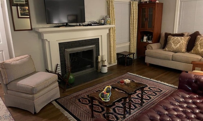 Buckroe Beach Haus | 2500 sq ft home 4 blocks from Buckroe Beach, dog friendly