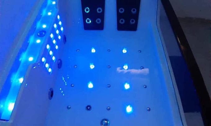Waterloo Wohnung | Homerez - Nice apartement for 4 ppl. with jacuzzi at Waterloo