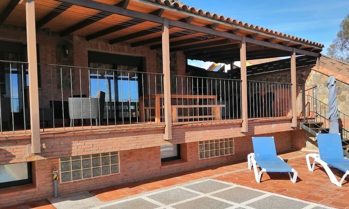 Alia Skihütte | Homerez - Chalet for 10 ppl. with swimming-pool and terrace at Pantano de Cijara