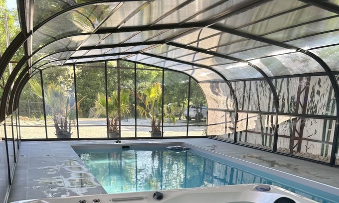 Villemoiron-en-Othe Wohnung | Le domaine du Lavoir / Moumoune sleeps 4. Jacuzzi access from April to October