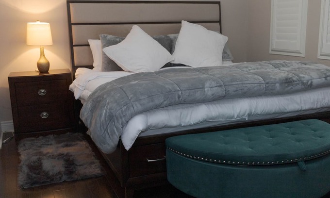 Brampton Haus | AWESOME MAIN HOUSE/BASEMENT IS SEPARATE SUITE