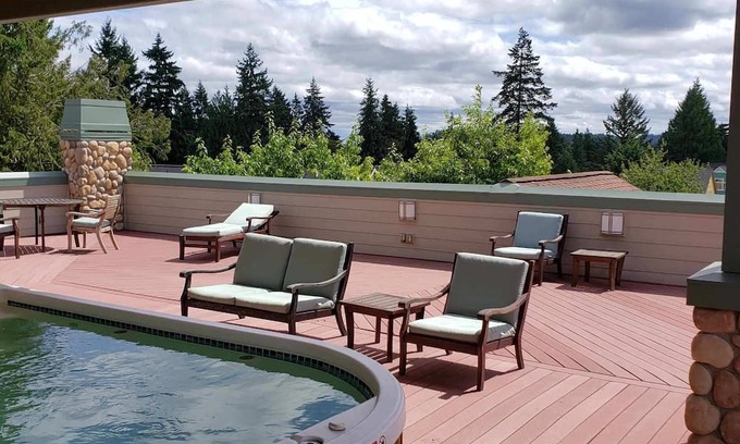 Bainbridge Island Eigentumswohnung | Walkable Location with Rooftop Deck and Sauna - Cascade