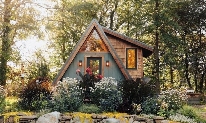 Montgomery Kabine | The Step. Beautiful Cozy A frame on Farm + River