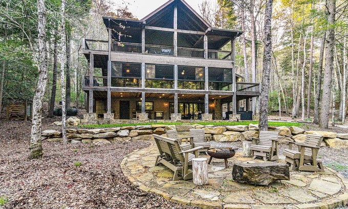 Blue Ridge Haus | Fly Fish, Tube & Relax on The Toccoa River-Aska Adventure- 10 Mins from Dwntn BR