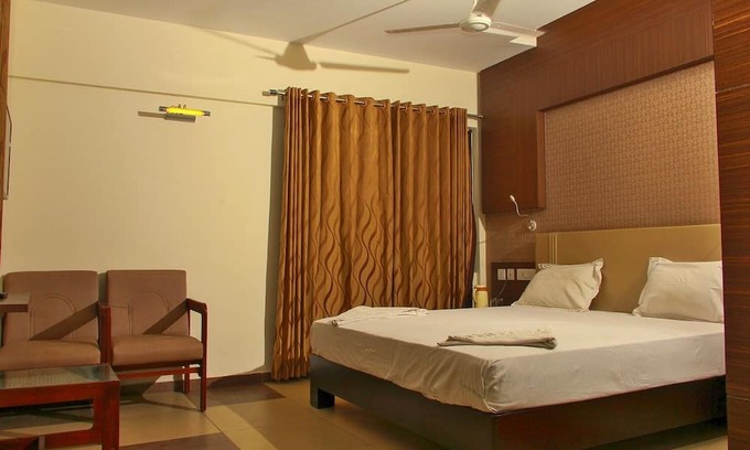 Madurai Main Haus | Calm Stay West Tower Of Meenakshi Amman Temple