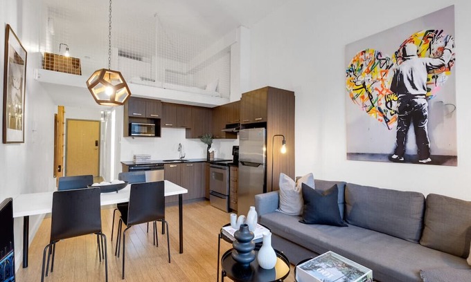 Quartier des Spectacles Wohnung | Liv MTL Main-306 Spacious 1BR + Mezz Suite No Fees