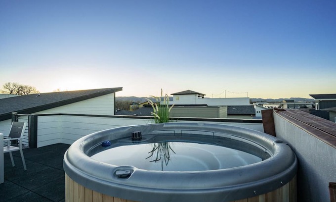 Old Town North Haus | Downtown Views Deluxe Guesthouse + Rooftop Spa!