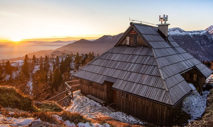 Kamnik Haus | The Eagle's Nest high in the mountains with sauna and hot tub