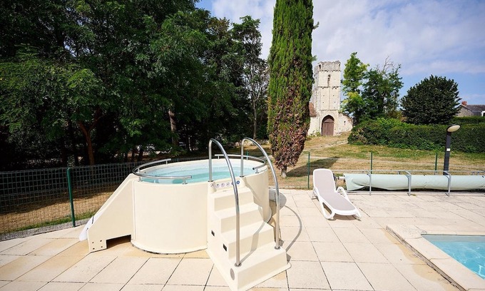 Ingrandes Skihütte | Luxe Sanitary XL 6 Pers. Villatent at 4-star campsite Le Petit Trianon