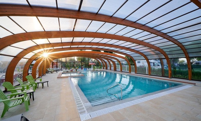Les Abrets en Dauphine Skihütte | Luxe 5 Pers Villatent at family campsite Le Coin Tranquille in the French Alps