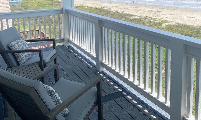 Terramar Beach Haus | Oceanfront/Beachfront Vacation Beach Home 3BR, 3.5 Bath