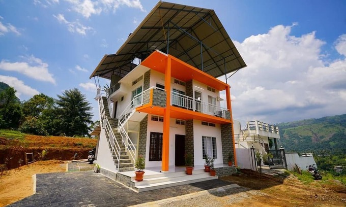 Moolakadai Haus | Colorful Artifacts and Modern Decor Hut Stay