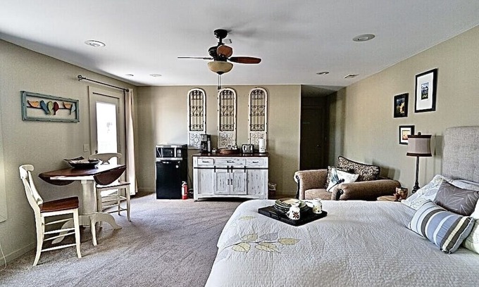 Westcliffe Haus | Three room suite with fire pit & grill on private patio under the Aspens