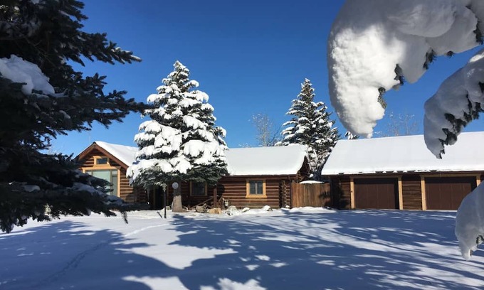 Red Lodge Kabine | Breathtaking views of Red Lodge Mountain Grizzly Peak Cabin.