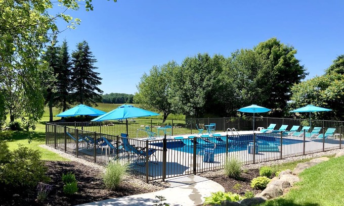 Fennville Haus | ALLEGAN ORCHARDS Weddings,Retreats,Events,Pool,HotTub,3 Acres,Fireplce,FirePit