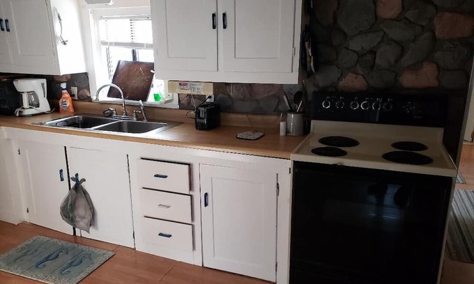 Breakwater Village Hütte | Breakwater Village - Short walk to private association beach and restaurants!!