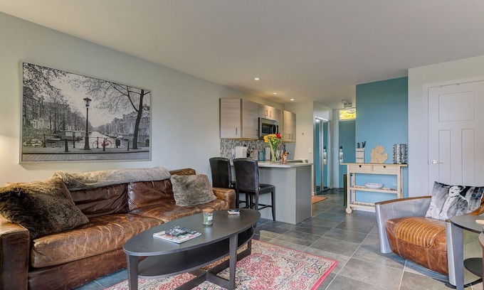 Acme Eigentumswohnung | ☀ Cozy Aviation ✈ Style Lake View Condo @ The Shores