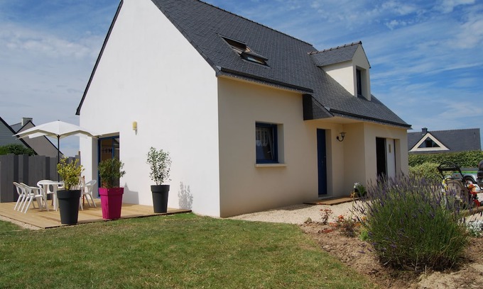 Plouneour-Brignogan-Plages Haus | 3 * seaside villa, 6 pers. 150 m from the beach and the GR34. Large enclosed garden