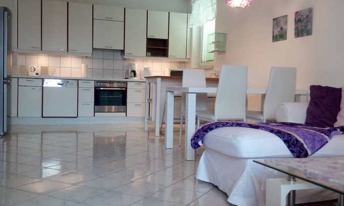 Wiener Neudorf Wohnung | 90m2, TOP LOCATION, CLOSE TO VIENNA, QUIET, CLEAN, SECURE, CHEAP, SCS, WiFi