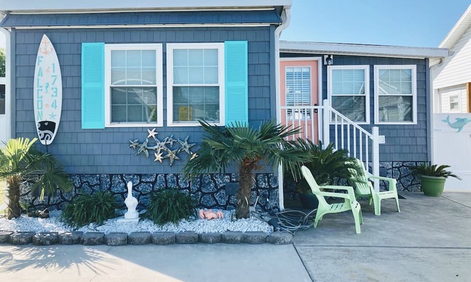 Garden City Haus | One minute drive to beach with golfcart! Newly updated, beach decor and clean!