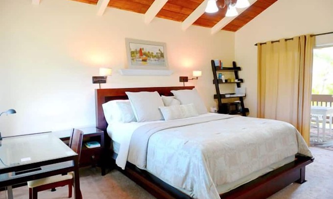 Princeville Wohnung | Air Conditioned Upstairs Studio w/RESERVED PARKING; Pool, -WIFI-Walk to Beach