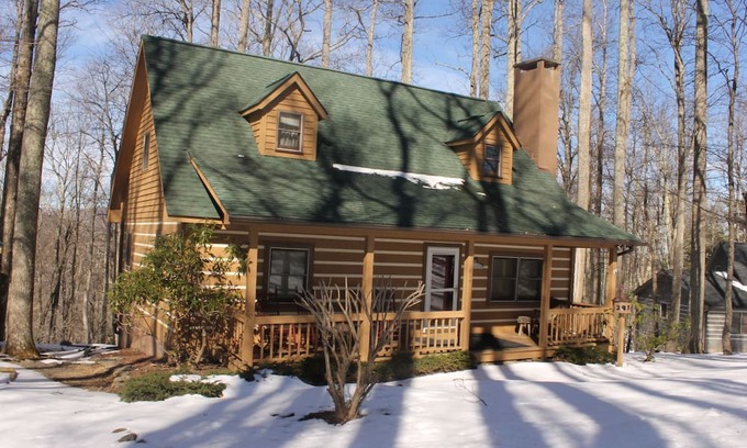 Boone Kabine | Renovated Blowing Rock Log Cabin near App SKi Mtn, ASU, & Tweetsie Railroad