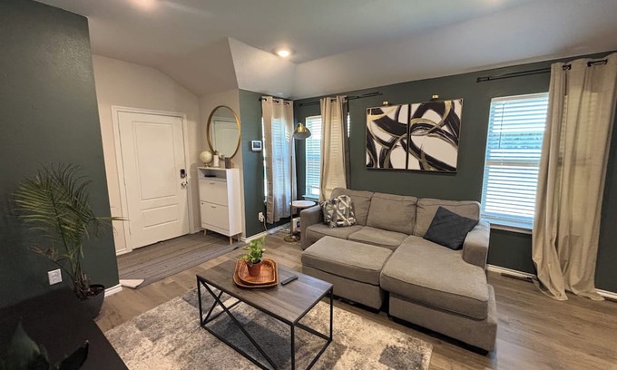 Forney Haus | Charming 3-bedroom house with WiFi and AC in Forney