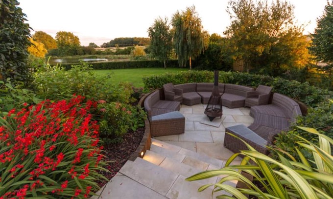 Hockerton Haus | Outstanding 5 en-suite bedroom home with Gym, Steam room, bar, lake view garden