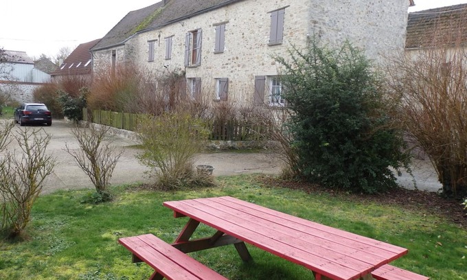 Arnouville-les-Mantes Hütte | Gite Arnouville-lès-Mantes, 3 bedrooms, 4 persons