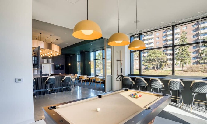 Cummings Eigentumswohnung | Fully-furnished 1BR unit near Cyrville LRT Train Station in Ottawa
