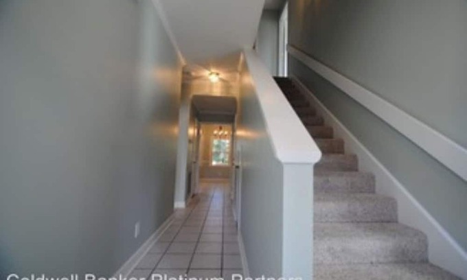 Savannah Haus | Charming 4-bedroom house with AC and WiFi in welcoming Savannah