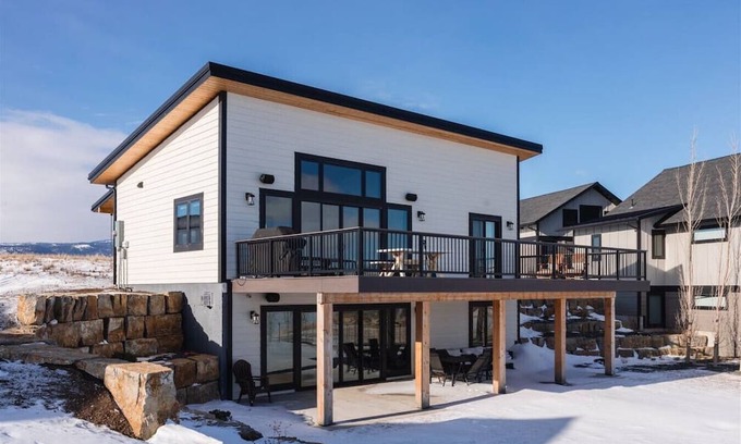 McAllister Haus | Angler's Landing - Lakehouse Retreat with Stunning Panoramic Views