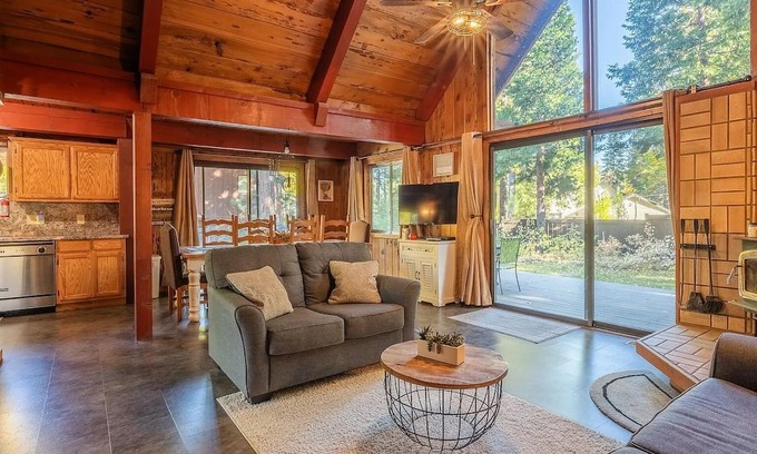 Tahoe Sierra Estates Kabine | Central 3 BR Cabin with Private Beach - Tahoe City