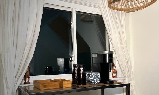 Hamilton Haus | Charming 1-bedroom house in Hamilton with WiFi and AC