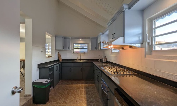 Nikiboko Haus | Cozy 2-bedroom house in delightful Kralendijk with WiFi, AC