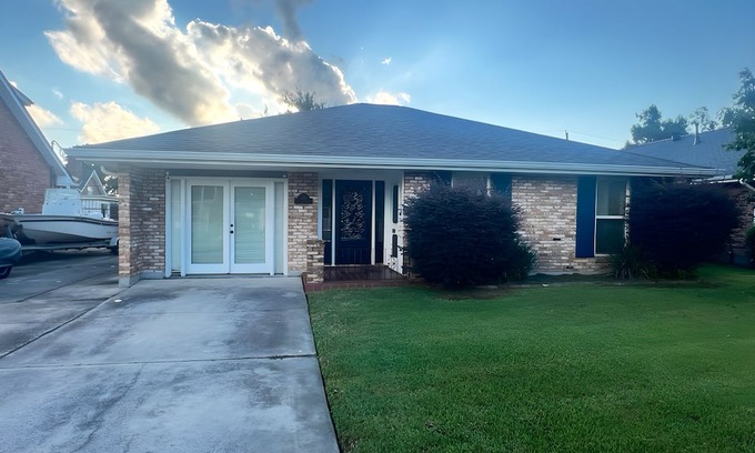 Metairie Haus | 3bd 2bath house in Metairie - 15 minute drive to Superdome and Bourbon Street