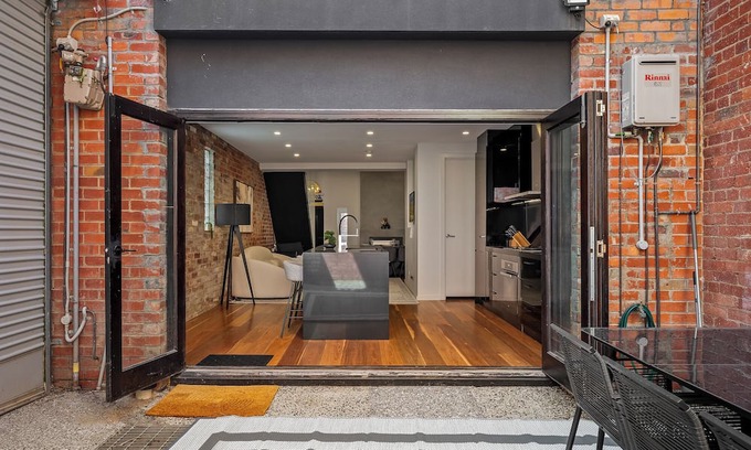Prahran Wohnung | Unbeatable Location Famous Chapel St Family Home