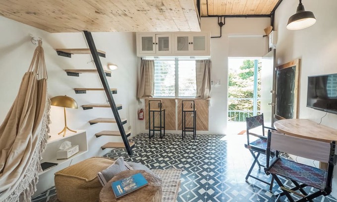 Morong Wohnung | Agta Nest Self Service BNB in Subic Bay Freeport: Pet Friendly, Loft, View!