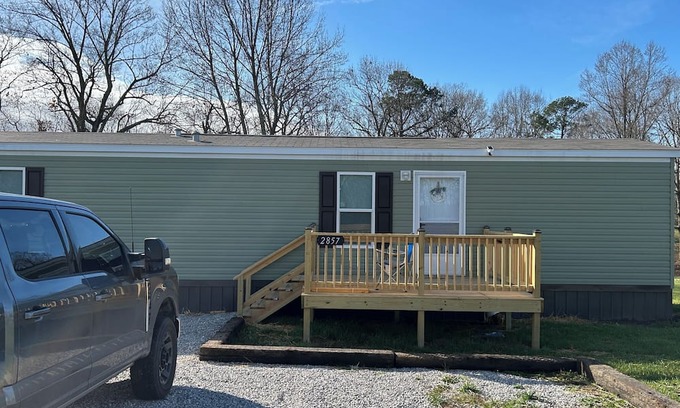 Pittsburg Haus | Charming 2-bedroom mobile home with AC and WiFi in London Built DEC 2024