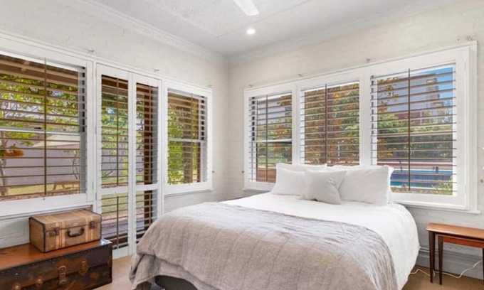 Bathurst Wohnung | Cozy renovated studio/study in Grand home. Garden & pool access - 2 mins to CBD.